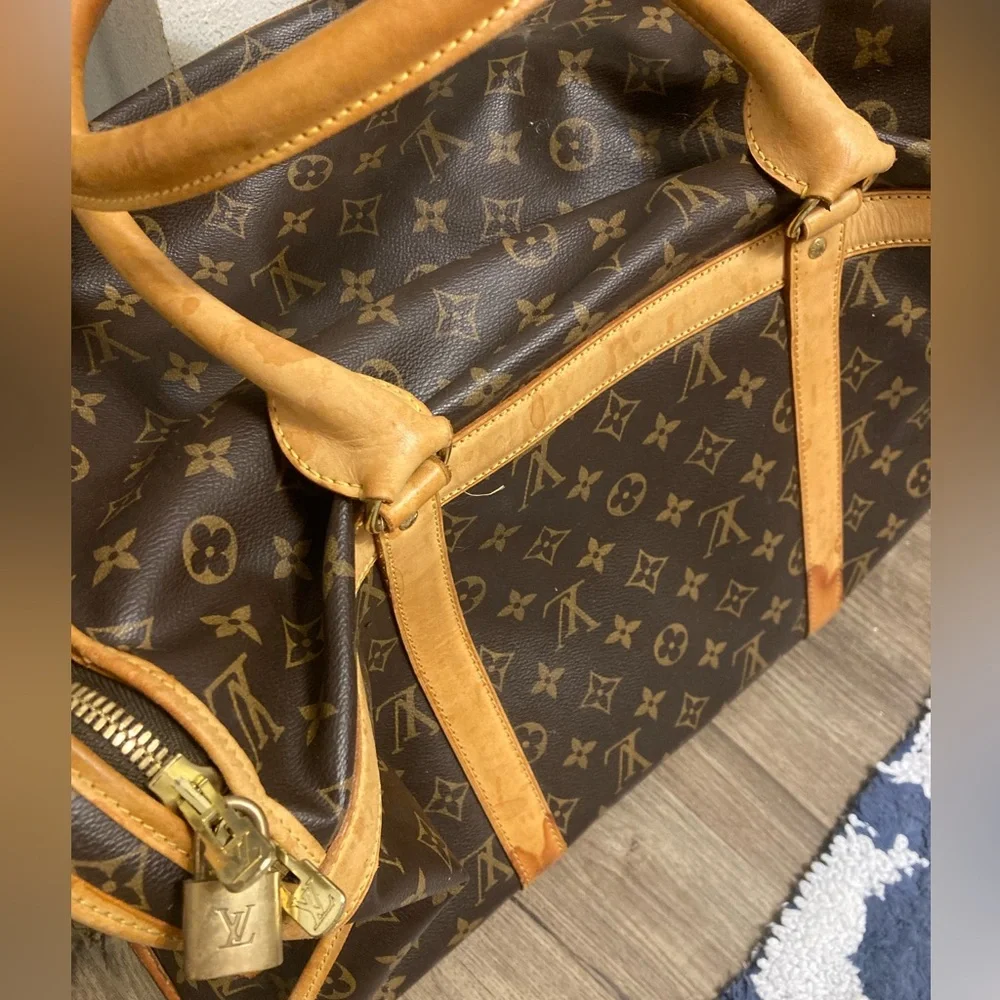 AUTHENTIC LOUIE VUITTON DOG CARRIER PRICE TO SELL